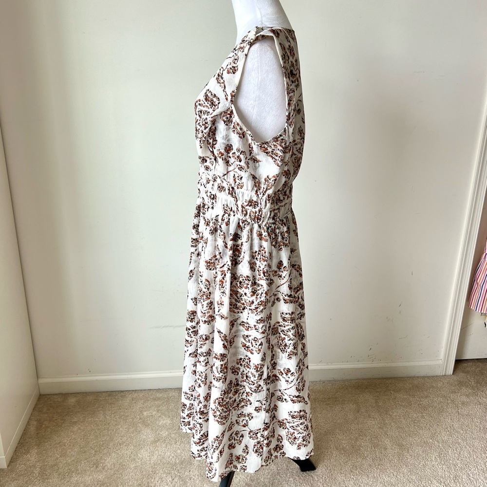WHITE HOUSE BLACK MARKET Sleeveless Floral Ruched Lightweight Dress—SZ. Large - Picture 5 of 14